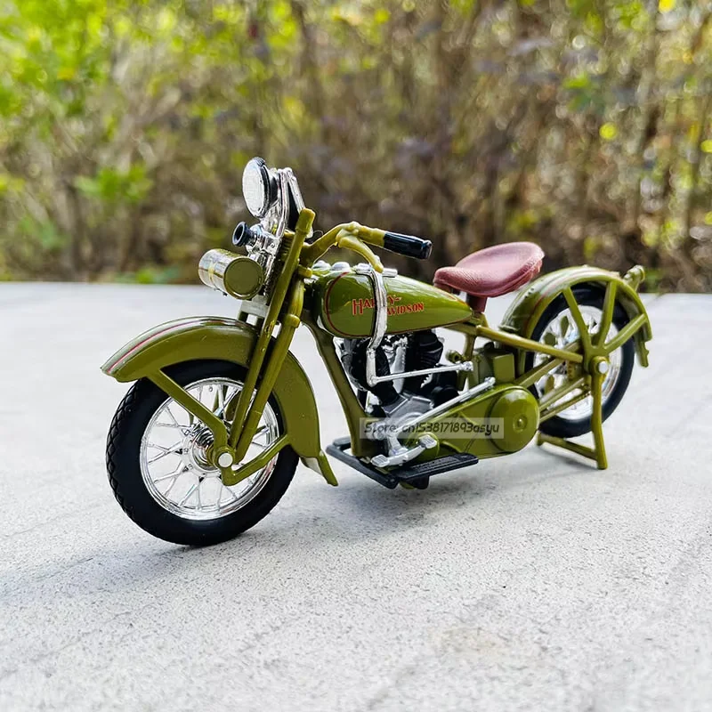 Vintage Harley-Davidson JDH Twin Cam 1:18 Diecast Model 3 Vintage Harley-Davidson JDH Twin Cam 1:18 Diecast Model - Image 3