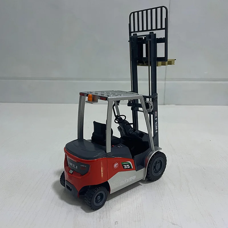 1:18 Scale Diecast Forklift Model for Collectors 4 1:18 Scale Diecast Forklift Model for Collectors - Image 4