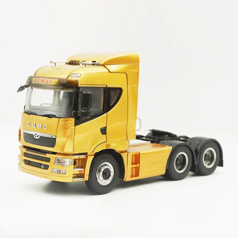 Gold Diecast 1:28 Scale Traction Truck Model 2 Gold Diecast 1:28 Scale Traction Truck Model - Image 2