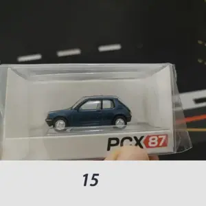 Vibrant Red 1/87 Scale Diecast Car Model 8 S02b79f7751dc4cd7b00539b5523df110s