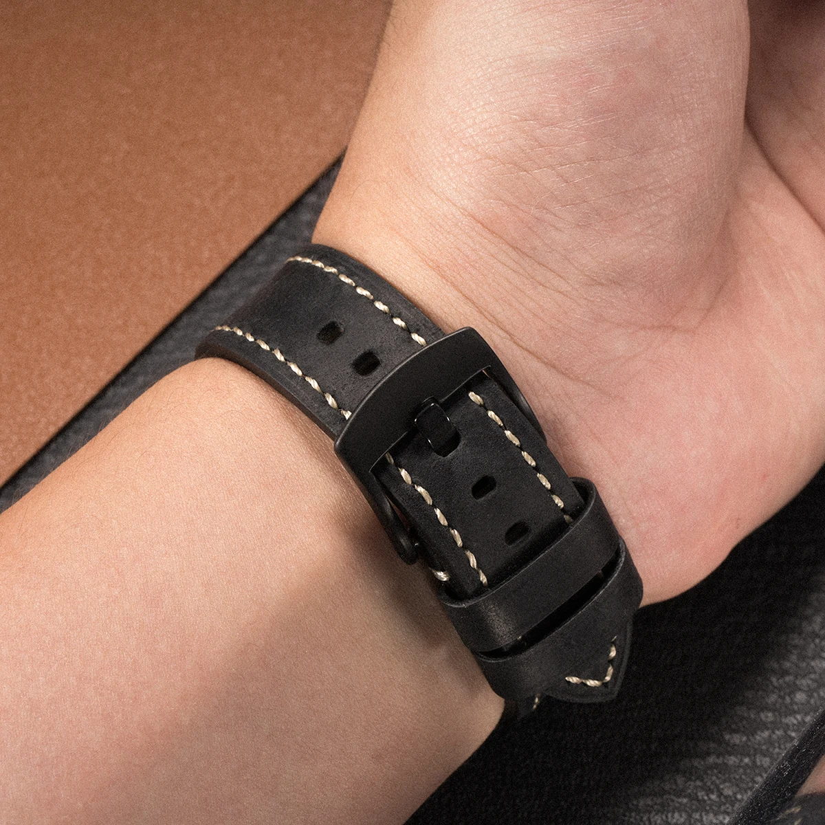 Premium Leather Strap for Samsung Galaxy Watch Ultra 7 2 Premium Leather Strap for Samsung Galaxy Watch Ultra 7 - Image 2