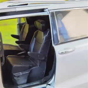 1:18 White Toyota Sienna Diecast Model 13 S03077c86a9d940fda82c451aa5ab3dcct
