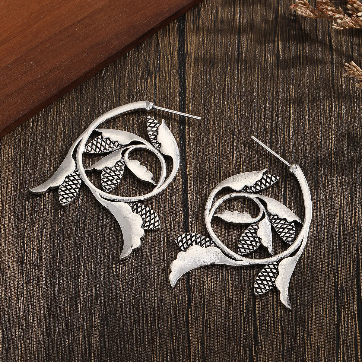 Vintage Floral Drop Earrings in Silver or Gold 2 Vintage Floral Drop Earrings in Silver or Gold - Image 2