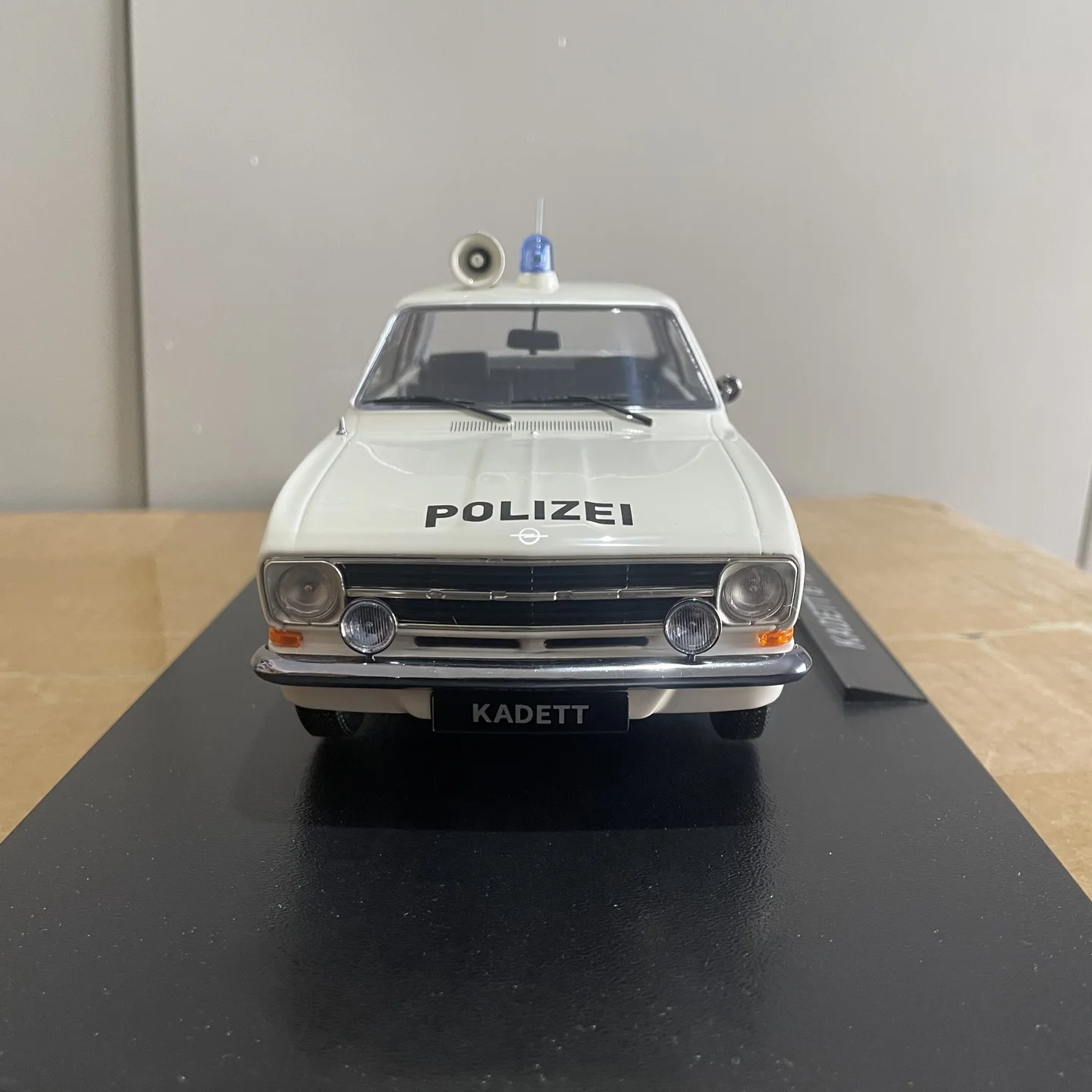 1:18 Opel Kadett B 1972 Police Model 3 1:18 Opel Kadett B 1972 Police Model - Image 3