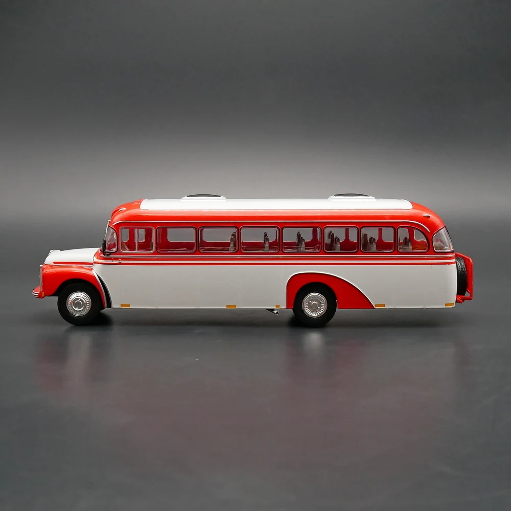 1957 Vintage City Bus Diecast Model 2 1957 Vintage City Bus Diecast Model - Image 2