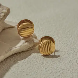 Elegant Gold Stainless Steel Earclip Set 14 S0549da864d0d4964a019a23c5f3888ceQ