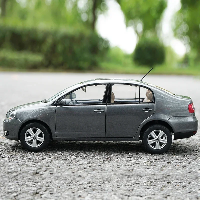 1:18 Scale Diecast VW Polo Model 2 1:18 Scale Diecast VW Polo Model - Image 2