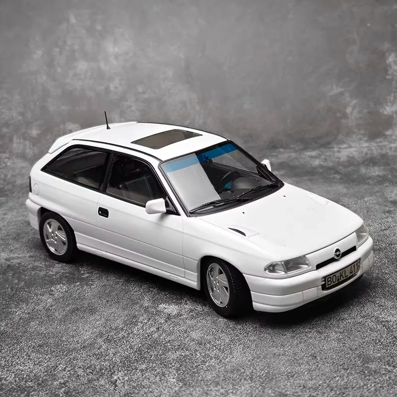 1:18 Opel Astra GSi 1991 Diecast Model 6 1:18 Opel Astra GSi 1991 Diecast Model - Image 6