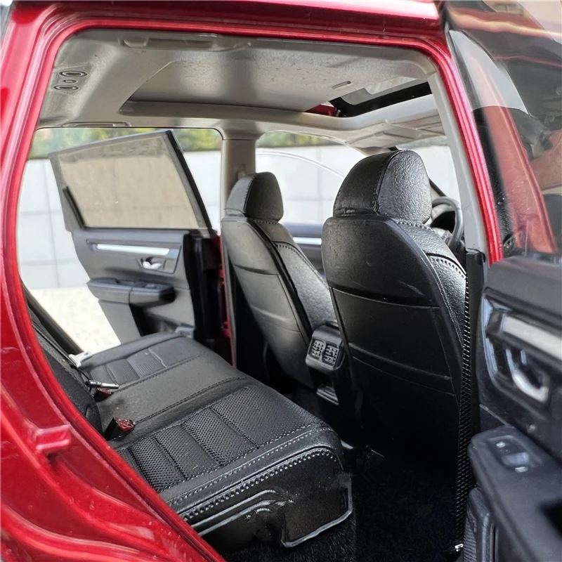 1:18 Scale Honda CR-V Diecast Model 5 1:18 Scale Honda CR-V Diecast Model - Image 5