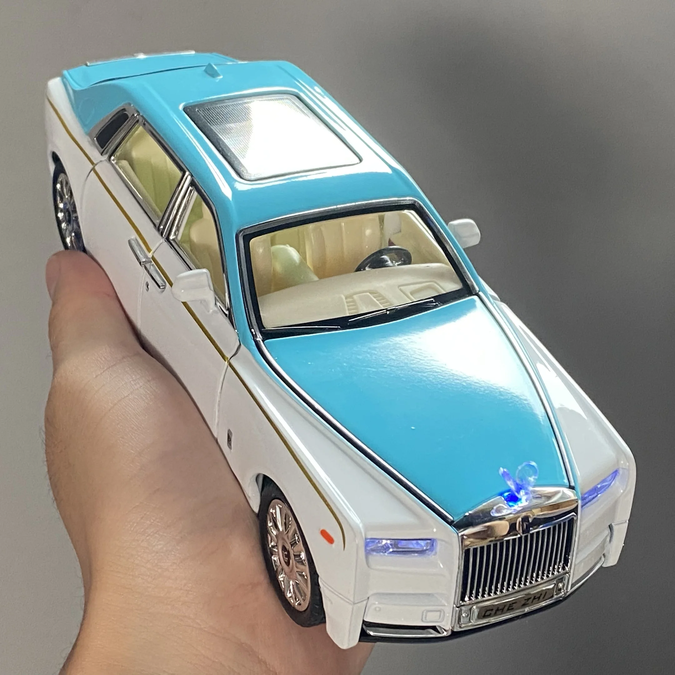 1:24 Rolls Royce Phantom Diecast Model 4 1:24 Rolls Royce Phantom Diecast Model - Image 4