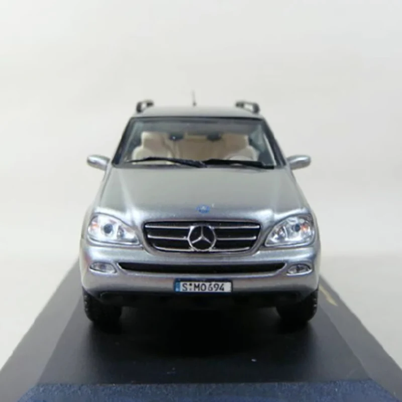 Mercedes-Benz ML 500 Diecast Model 1:43 Scale 3 Mercedes-Benz ML 500 Diecast Model 1:43 Scale - Image 3