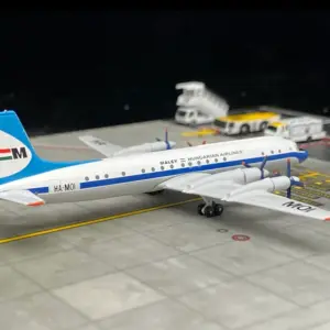 Ilyushin Il-18 Malév Airline Model 1:400 Scale 8 S0633b1b8a44342ca80b24757cfa1c452w