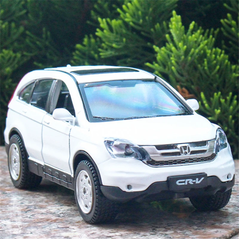 1:32 Honda CR-V Diecast Model in White 7 1:32 Honda CR-V Diecast Model in White - Image 7