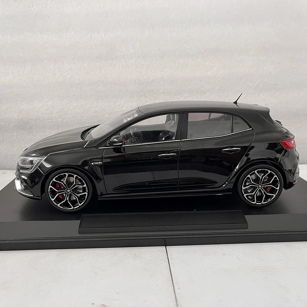 Renault Megane RS 1:18 Scale Die-Cast Model 3 Renault Megane RS 1:18 Scale Die-Cast Model - Image 3