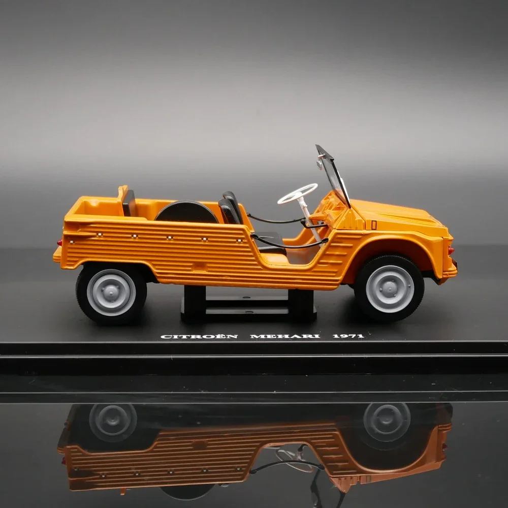 Vintage Citroen Mehari 1971 1:24 Scale Diecast 4 Vintage Citroen Mehari 1971 1:24 Scale Diecast - Image 4