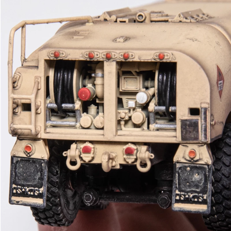 1:72 Scale M978 Tanker Model for Collectors 4 1:72 Scale M978 Tanker Model for Collectors - Image 4