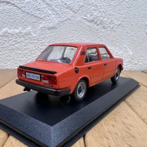 Vintage Skoda 120L 1:43 Diecast Model Collection 8 S0761b96e7c614b07b204618474f5713aw