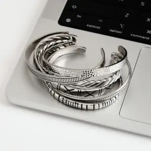 S083c605e160543408917d7730dd52f29K