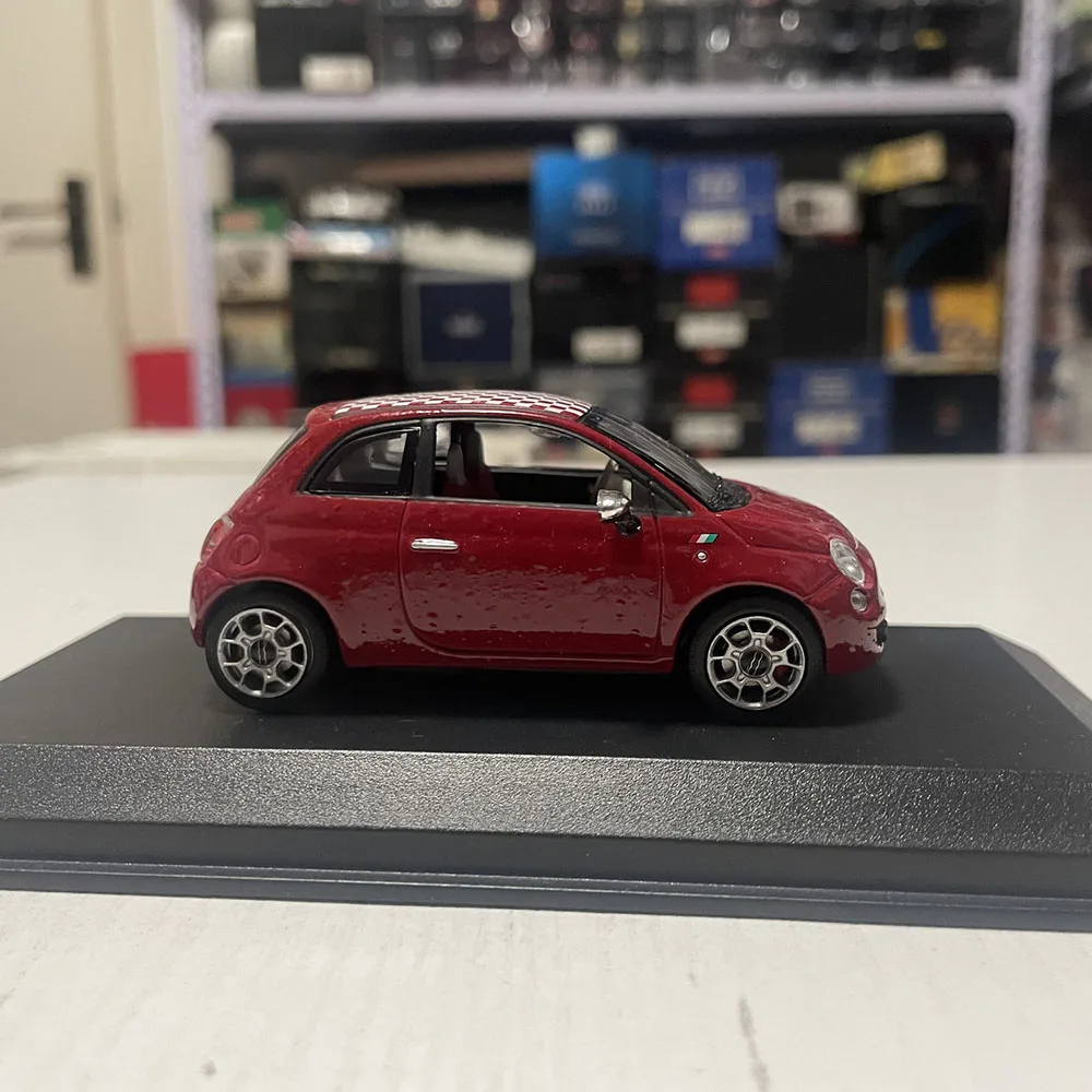 1:43 Fiat 500 Nuova Alloy Model in Red 3 1:43 Fiat 500 Nuova Alloy Model in Red - Image 3