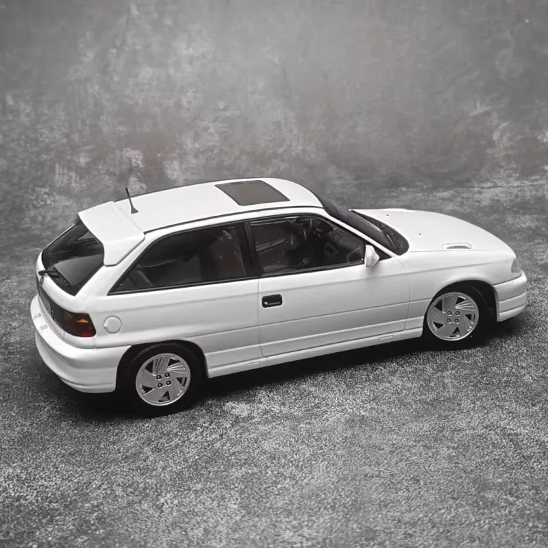 1:18 Opel Astra GSi 1991 Diecast Model 5 1:18 Opel Astra GSi 1991 Diecast Model - Image 5