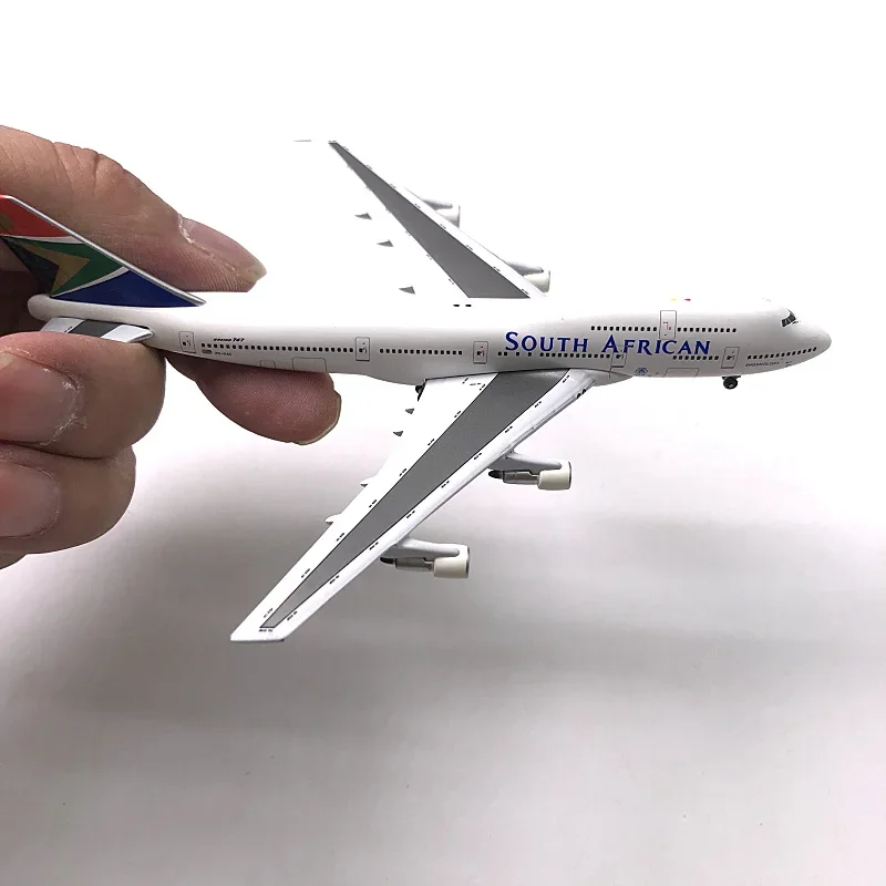 Boeing 747-300 Diecast Model 1:500 Scale 3 Boeing 747-300 Diecast Model 1:500 Scale - Image 3