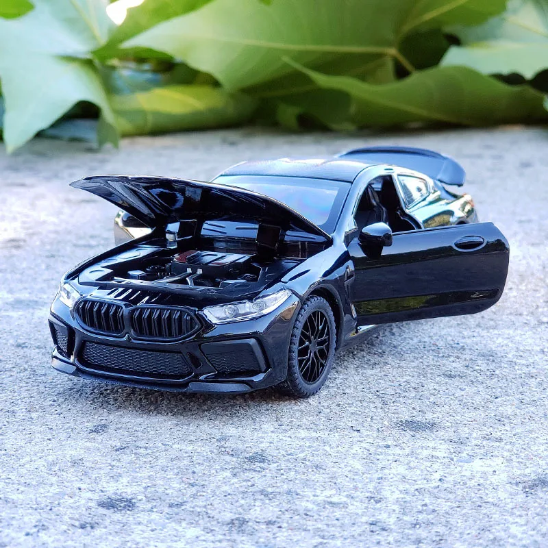 1:32 Scale BMW M8 Alloy Model Car 2 1:32 Scale BMW M8 Alloy Model Car - Image 2