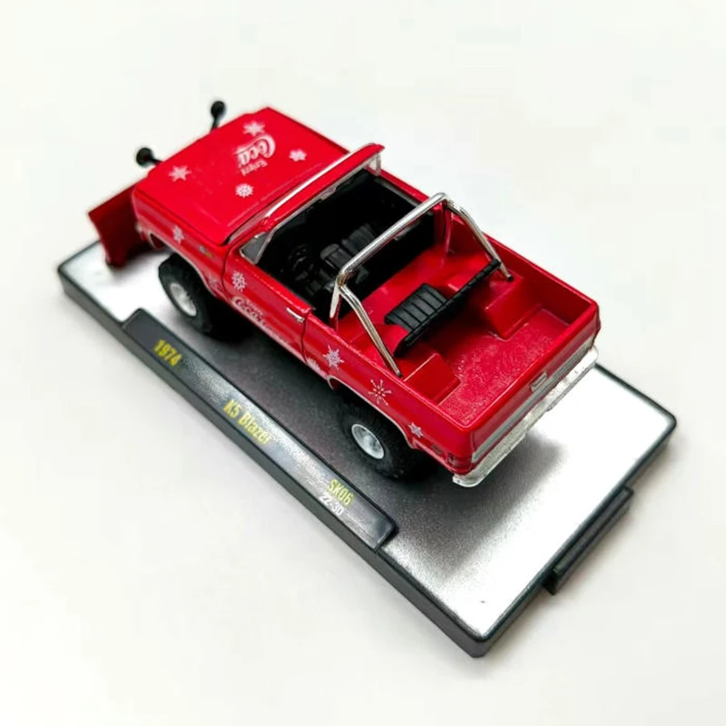 Vibrant Red 1974 K5 Blazer Diecast Model 4 Vibrant Red 1974 K5 Blazer Diecast Model - Image 4