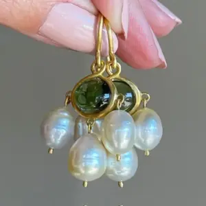Vintage Green Stone and Pearl Drop Earrings 3 S09af1f9940374844882837983b1d8014J