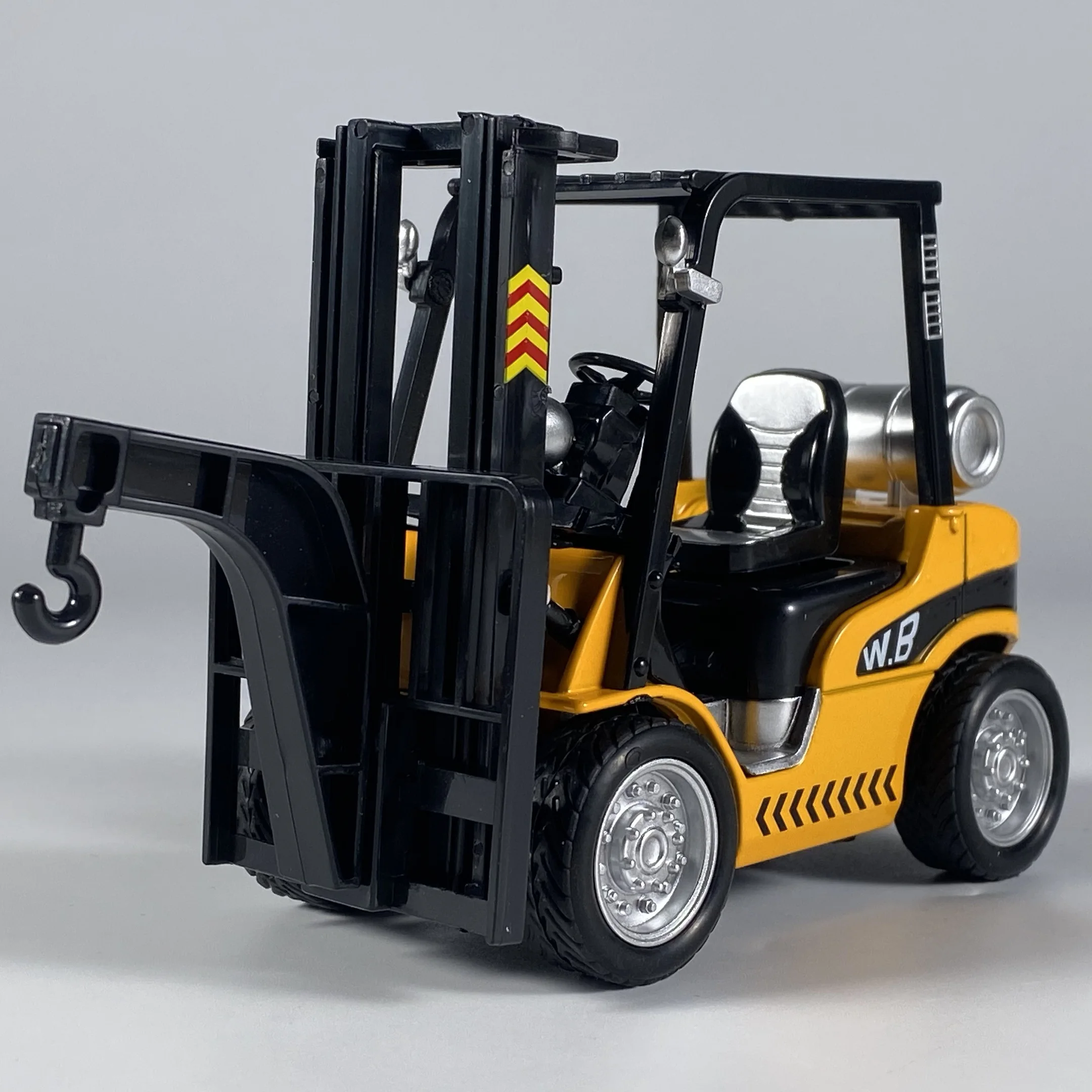 1:24 Scale Forklift Crane Diecast Model 5 1:24 Scale Forklift Crane Diecast Model - Image 5