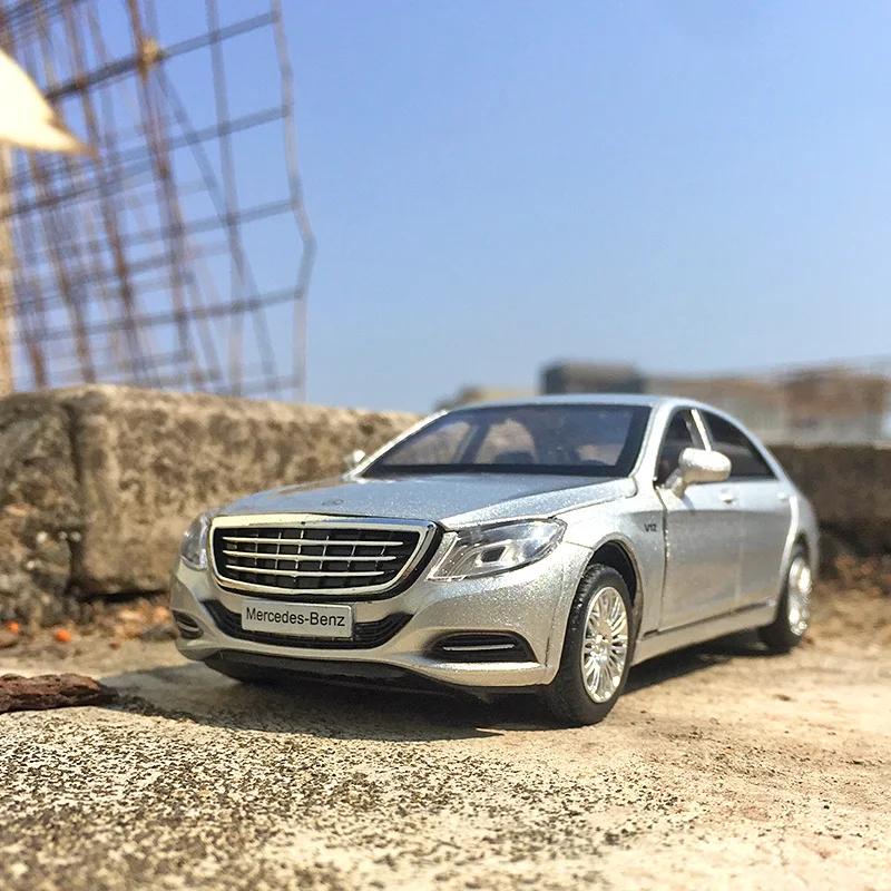 1:32 Mercedes-Maybach S600 Diecast Model 3 1:32 Mercedes-Maybach S600 Diecast Model - Image 3
