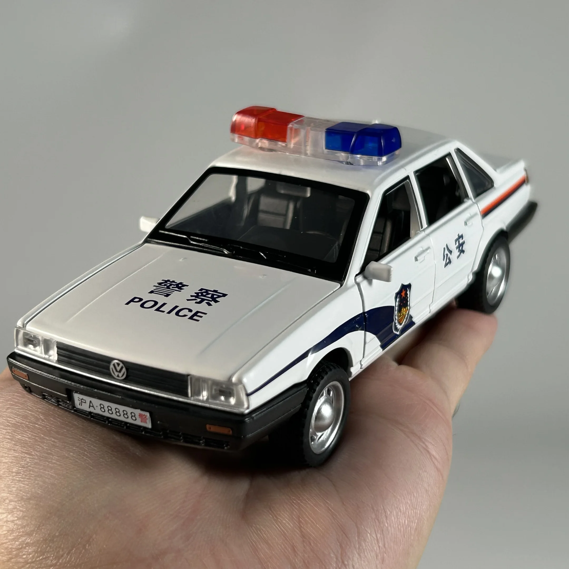 1:32 Volkswagen Santana Police Diecast Model 6 1:32 Volkswagen Santana Police Diecast Model - Image 6