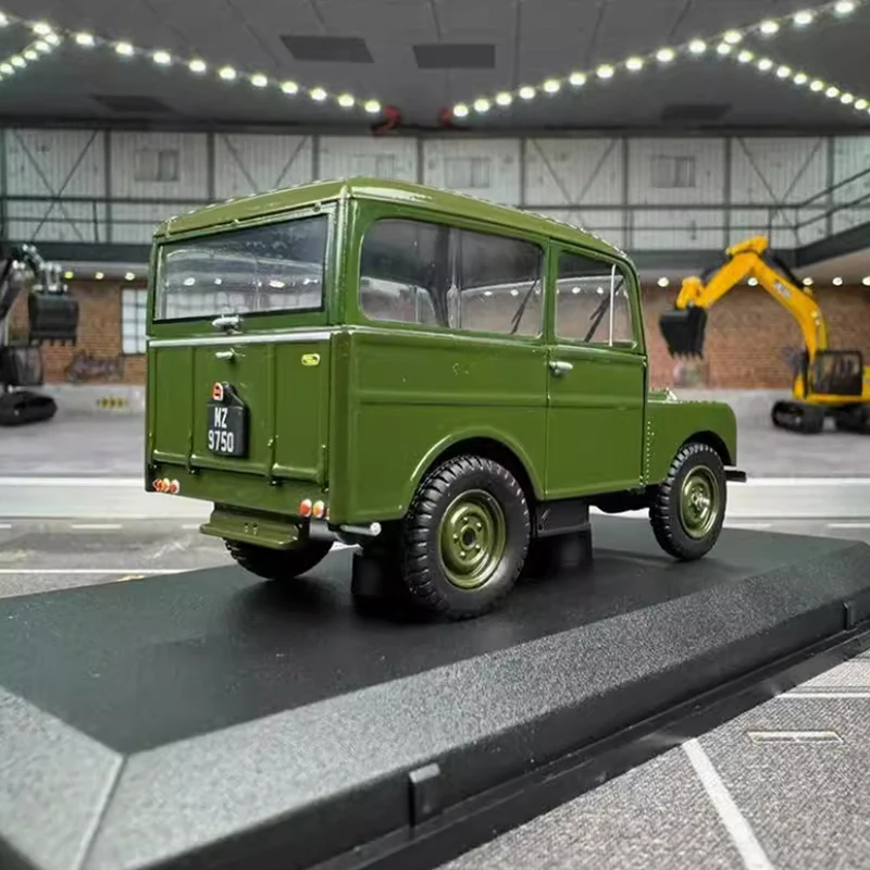 Land Rover Jeep 1:43 Scale Diecast Model 3 Land Rover Jeep 1:43 Scale Diecast Model - Image 3