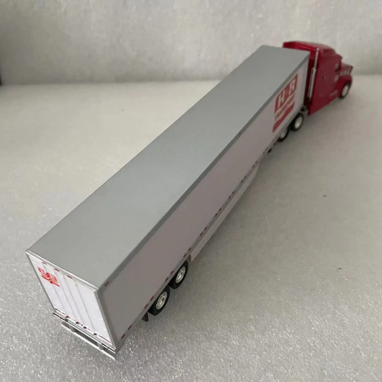 Detailed 1/87 Peterbilt 579 Refrigerated Truck Model 8 Detailed 1/87 Peterbilt 579 Refrigerated Truck Model - Image 8