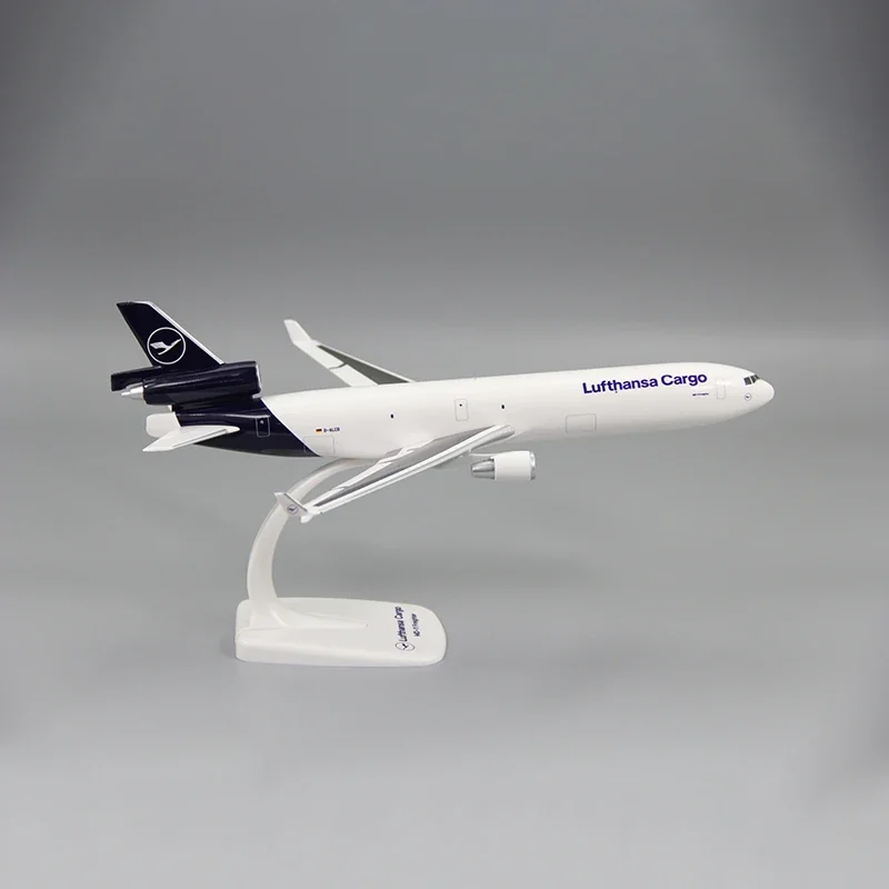 Lufthansa MD-11 1:200 Scale Model 4 Lufthansa MD-11 1:200 Scale Model - Image 4