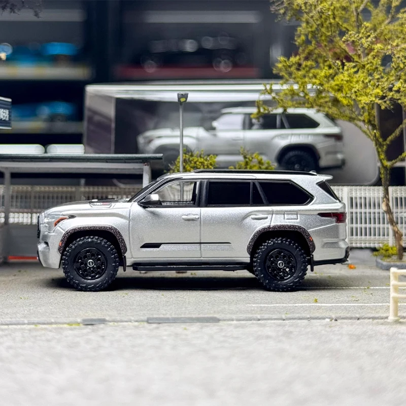 Toyota Sequoia 1:64 Diecast Model in Three Colors 6 Toyota Sequoia 1:64 Diecast Model in Three Colors - Image 6