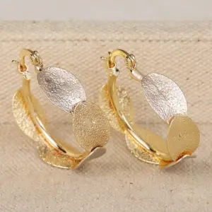 Geometric Oval Hoop Earrings in Silver & Gold 8 S0d34ac65754f413eb352419ecd905489F