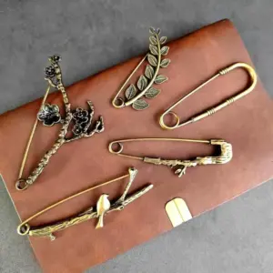 Vintage Bronze Brooch with Natural Motifs 13 S0e42fbe56c334cb7af2877821b4603bdH