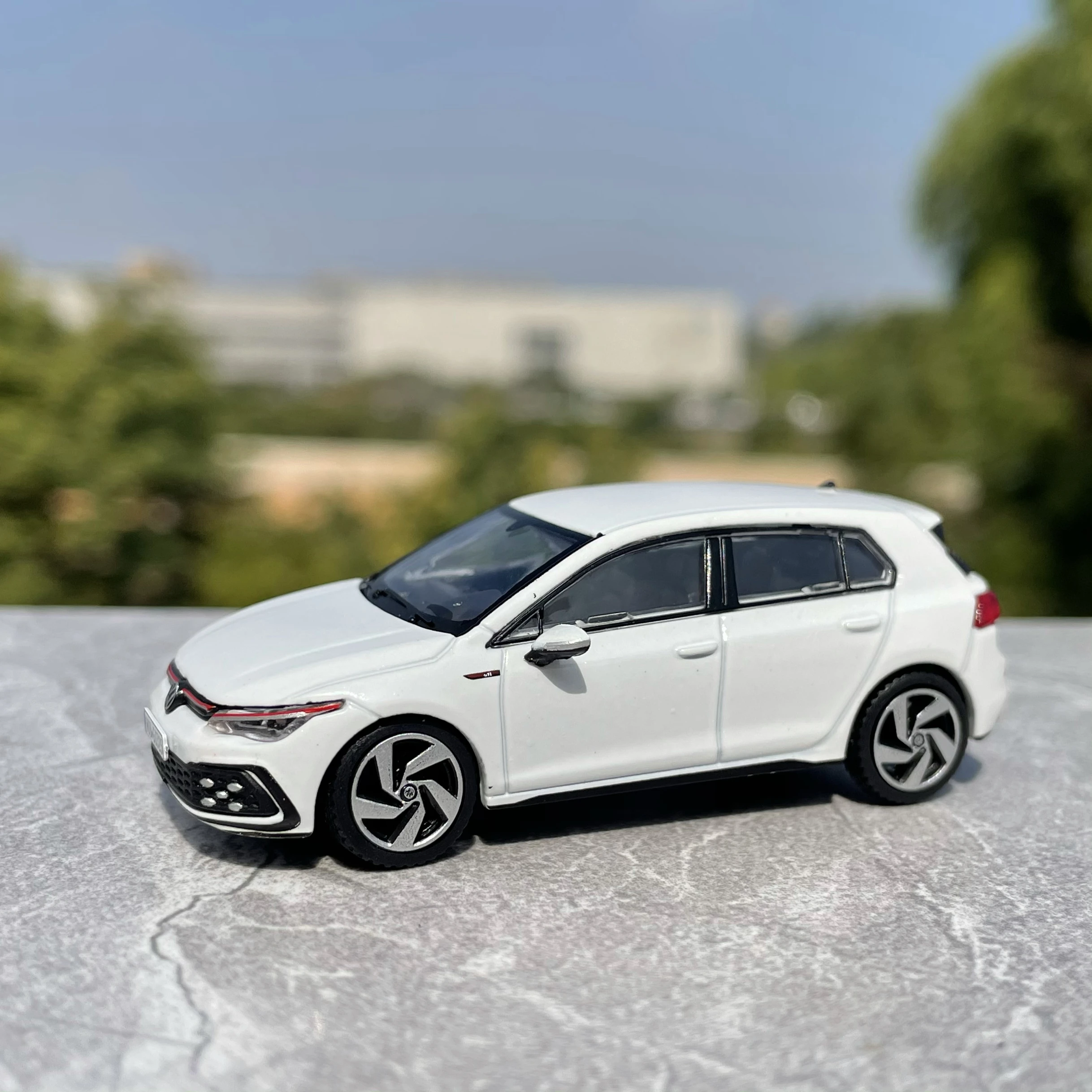 Volkswagen Golf GTI 1:64 Diecast Model Replica 6 Volkswagen Golf GTI 1:64 Diecast Model Replica - Image 6