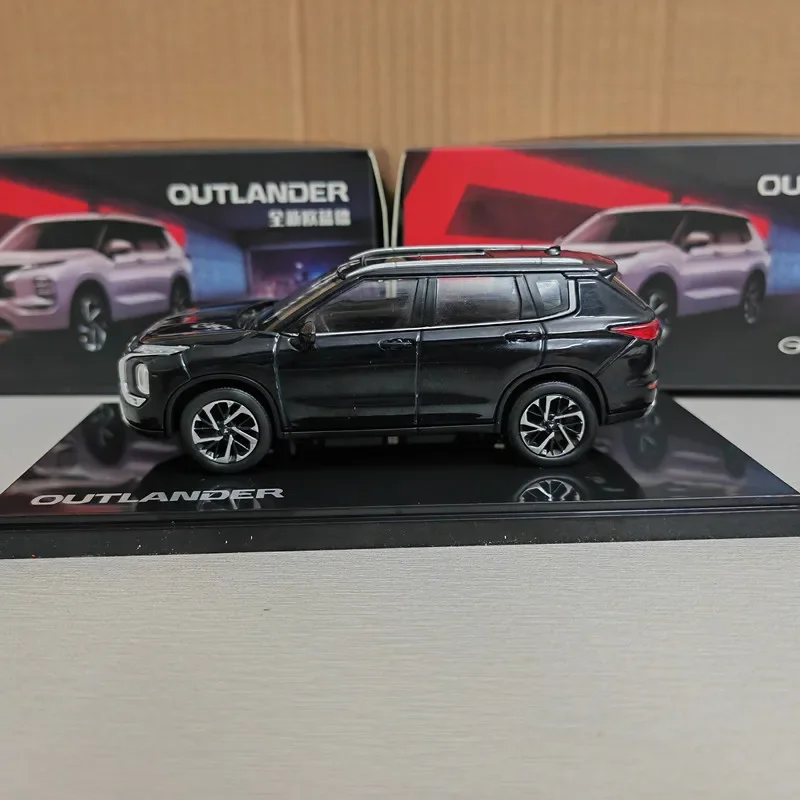 1:43 Scale Outlander Diecast Model SUV 3 1:43 Scale Outlander Diecast Model SUV - Image 3