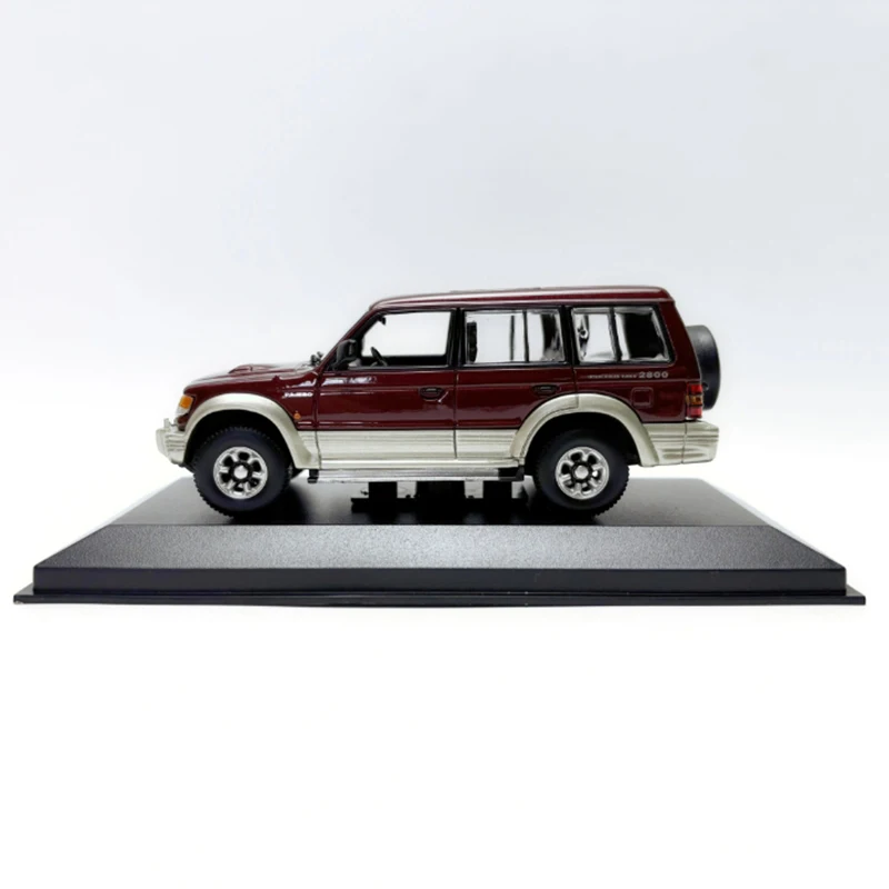 1:43 Scale Miniature Pajero Model by Minichamps 2 1:43 Scale Miniature Pajero Model by Minichamps - Image 2