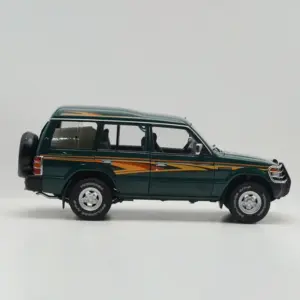 1:18 Alloy Diecast Pajero Model 8 S0f40f81424404fc18e1a7bbff00c8278u