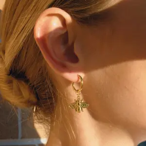 Gold Stainless Steel Bee Earrings for Women 8 S100e3cc813a446e3a2587d2808a0e8cbd