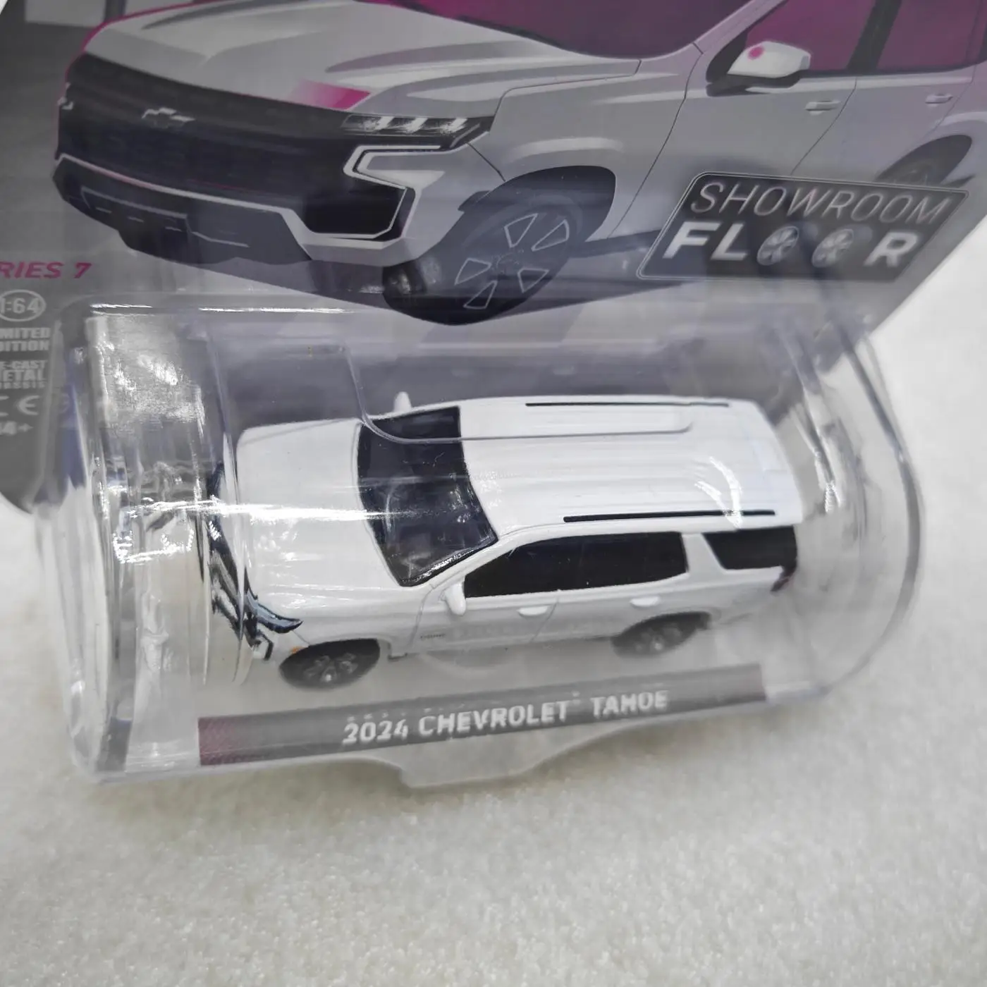 Greenlight 1:64 White Chevrolet Tahoe Model 4 Greenlight 1:64 White Chevrolet Tahoe Model - Image 4