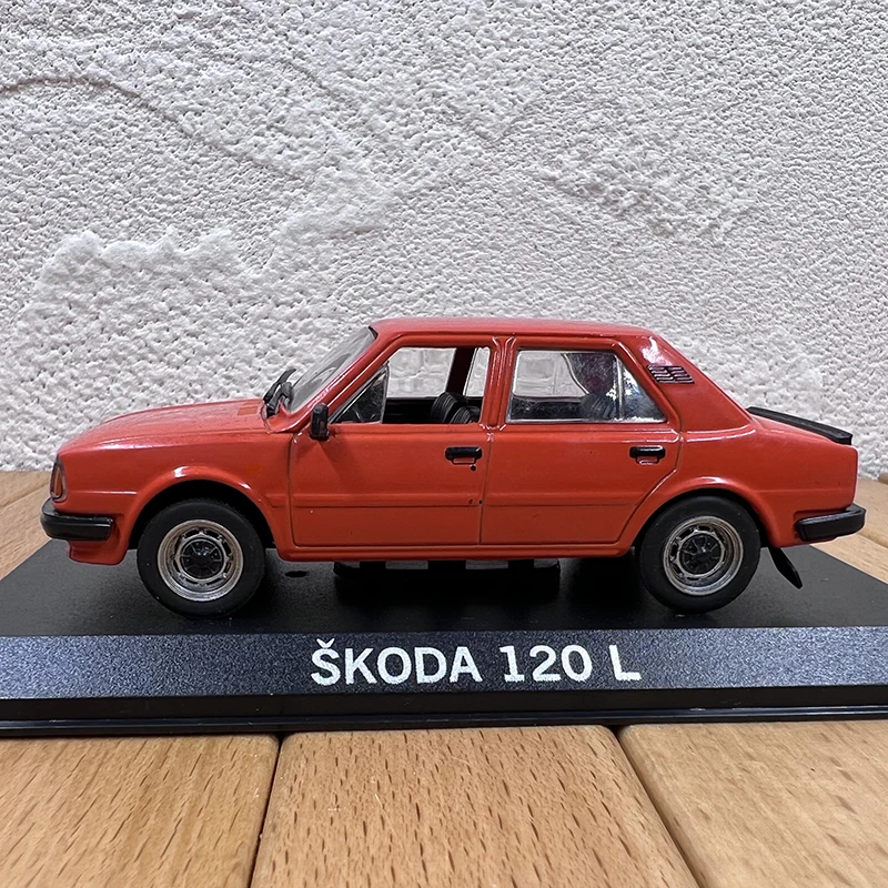 Vintage Skoda 120L 1:43 Diecast Model Collection 3 Vintage Skoda 120L 1:43 Diecast Model Collection - Image 3