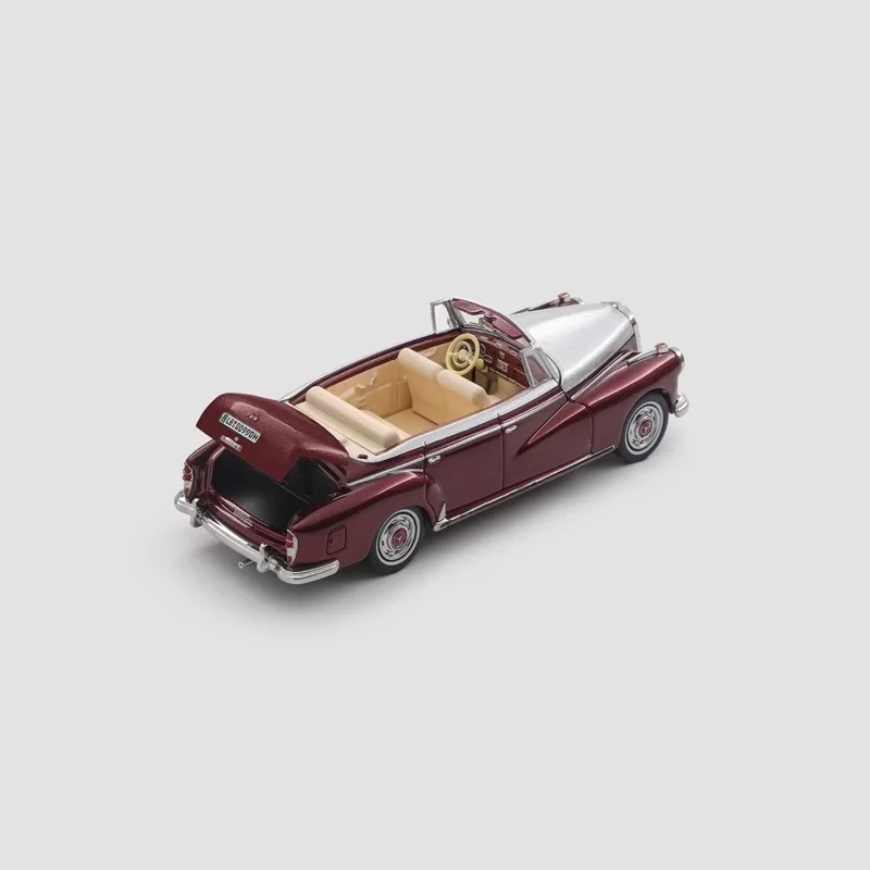 Vintage Silver Mortal 1:64 W189 Convertible Model 4 Vintage Silver Mortal 1:64 W189 Convertible Model - Image 4