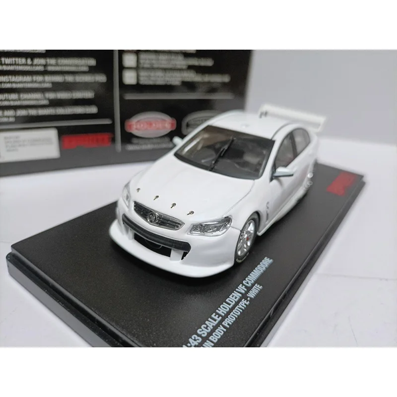 White Holden VF Commodore Diecast Model 1:43 4 White Holden VF Commodore Diecast Model 1:43 - Image 4