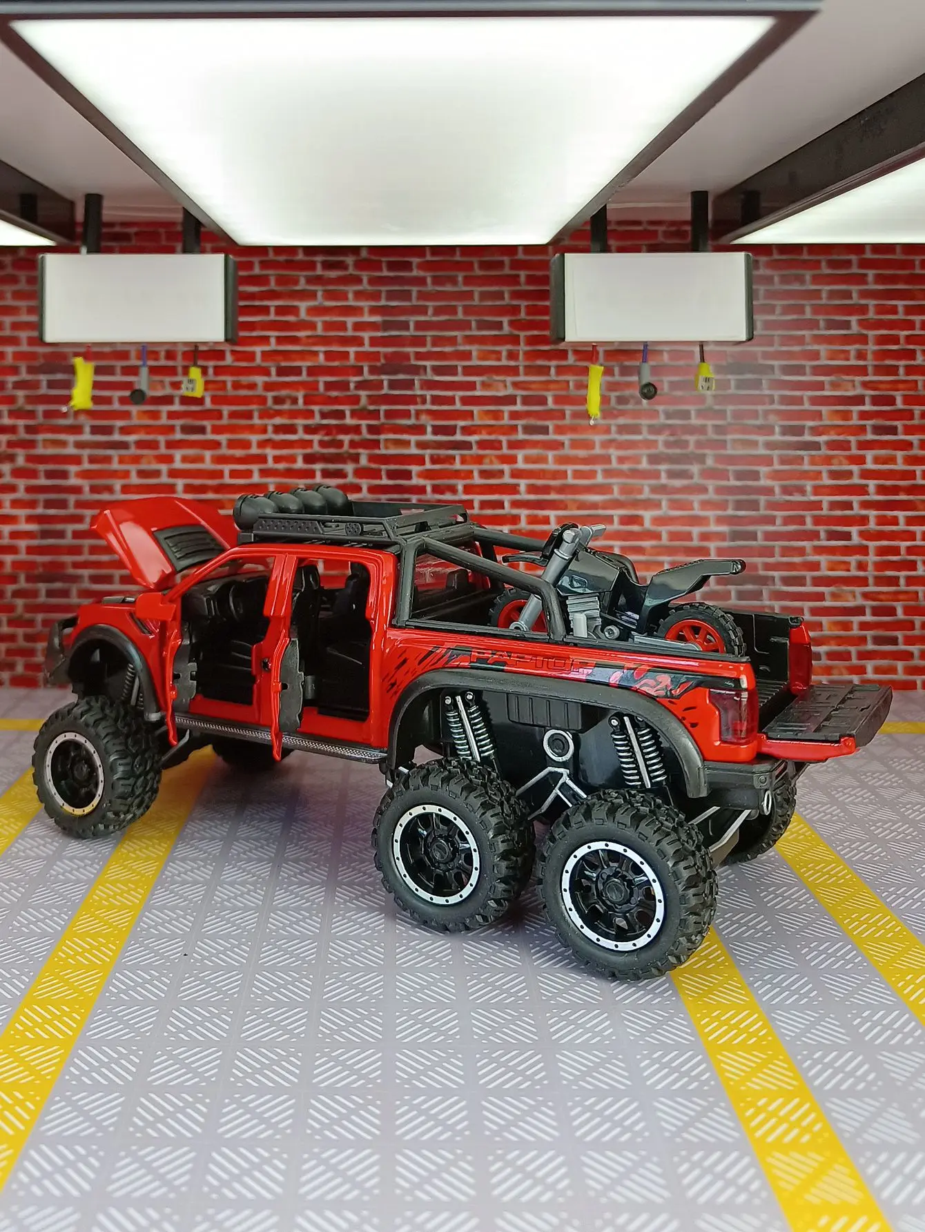 Vibrant Blue 1/24 Diecast Off-Road Pickup Truck 4 Vibrant Blue 1/24 Diecast Off-Road Pickup Truck - Image 4