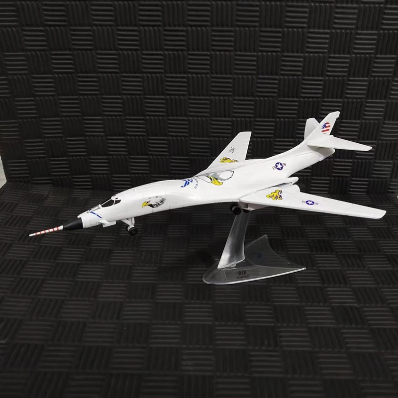 1/144 USAF B-1B Strategic Bomber Model 2 1/144 USAF B-1B Strategic Bomber Model - Image 2