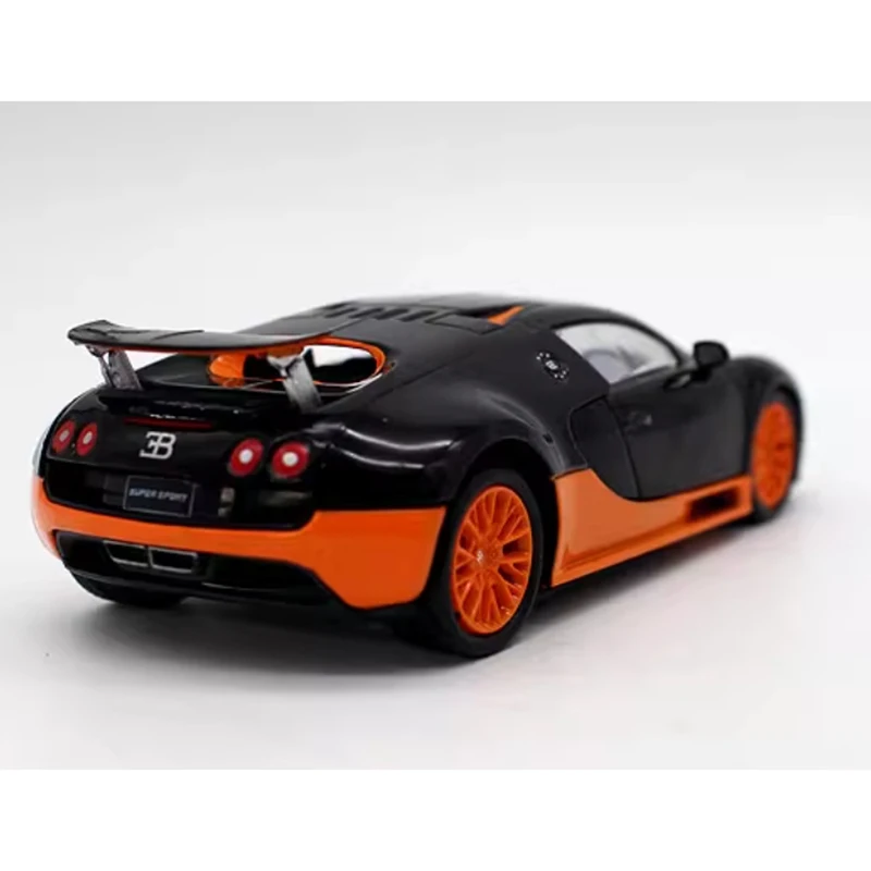 1:43 Scale Bugatti Veyron Model Car 2 1:43 Scale Bugatti Veyron Model Car - Image 2