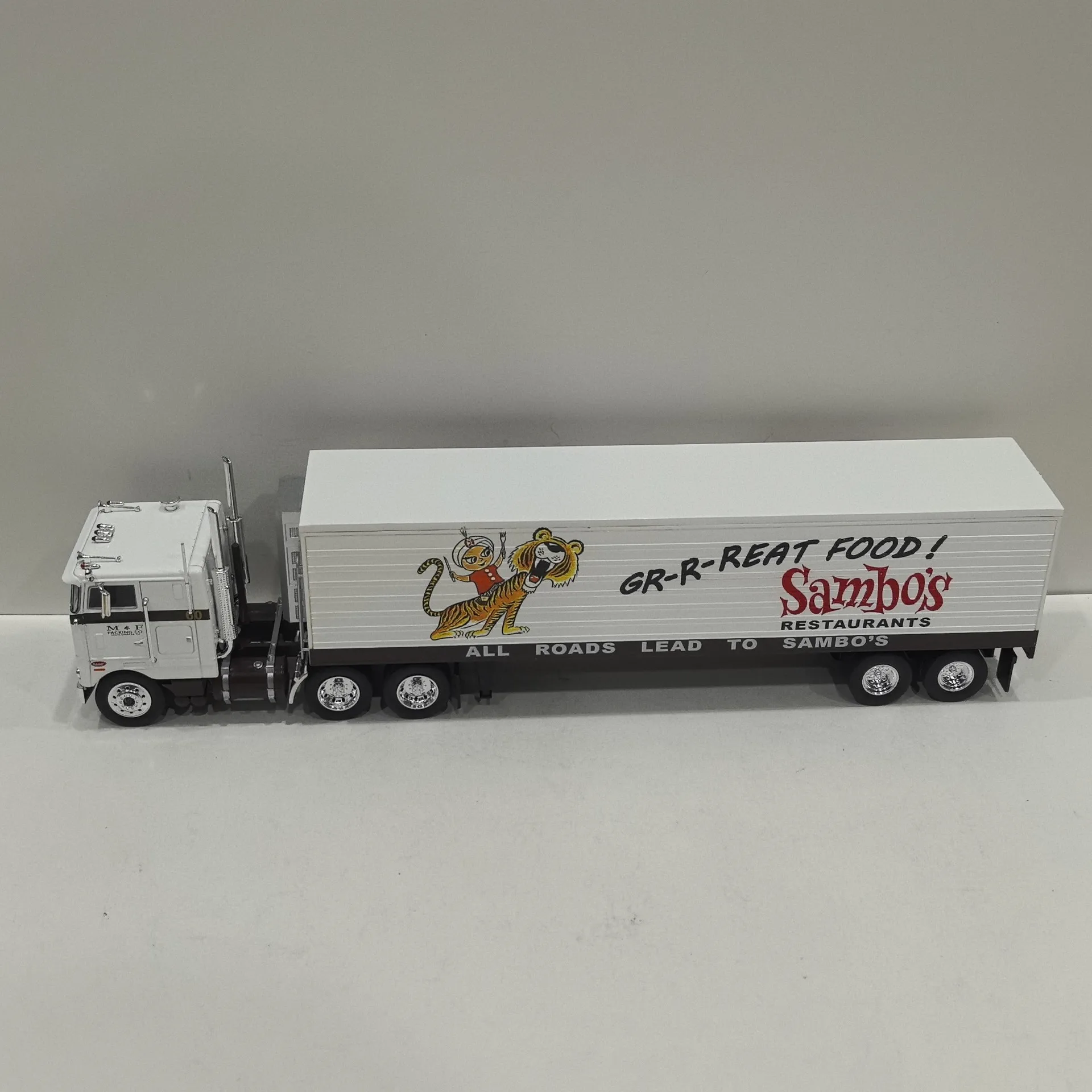 Diecast Peterbilt 352 Semi-Truck Model 2 Diecast Peterbilt 352 Semi-Truck Model - Image 2